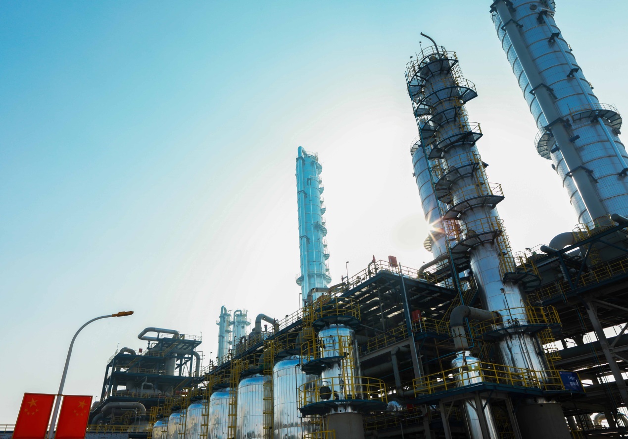 目前全球規(guī)模最大的乙醇生產(chǎn)裝置——60萬(wàn)噸年乙醇生產(chǎn)裝置現(xiàn)場(chǎng)。鄭洪光攝